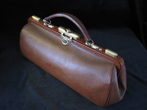 Antique Gladstone Travel Bag. Ref.#.4a.